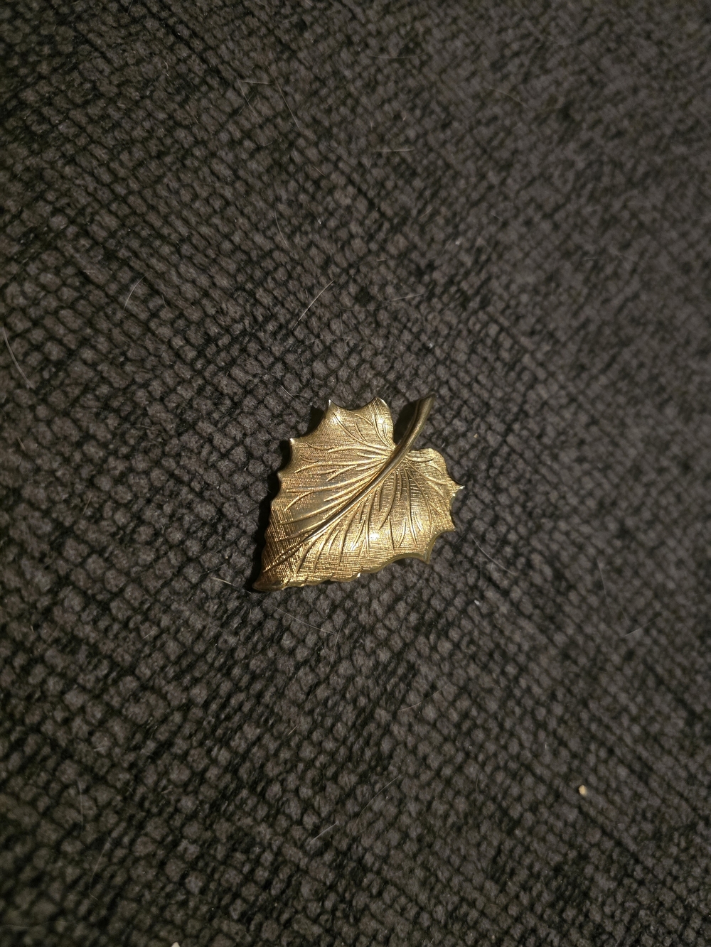 Vintage Gold Leaf Brooch Pin